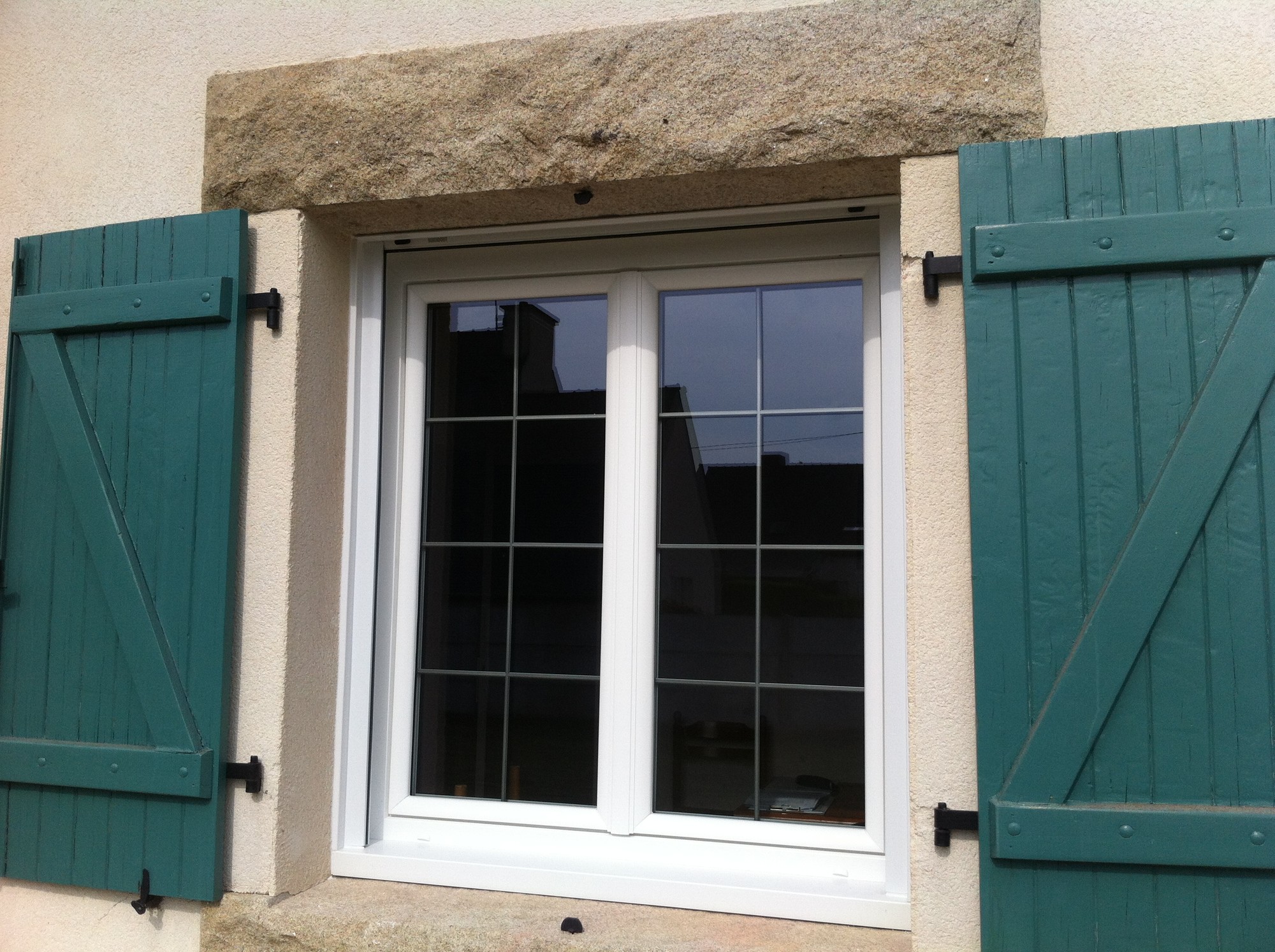 Fenêtres PVC avec petits bois canon de fusil - Plérin menuiserie - Côtes  d'Armor (Bretagne)